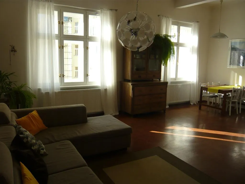 Flora Apartment Sudomerska Praga